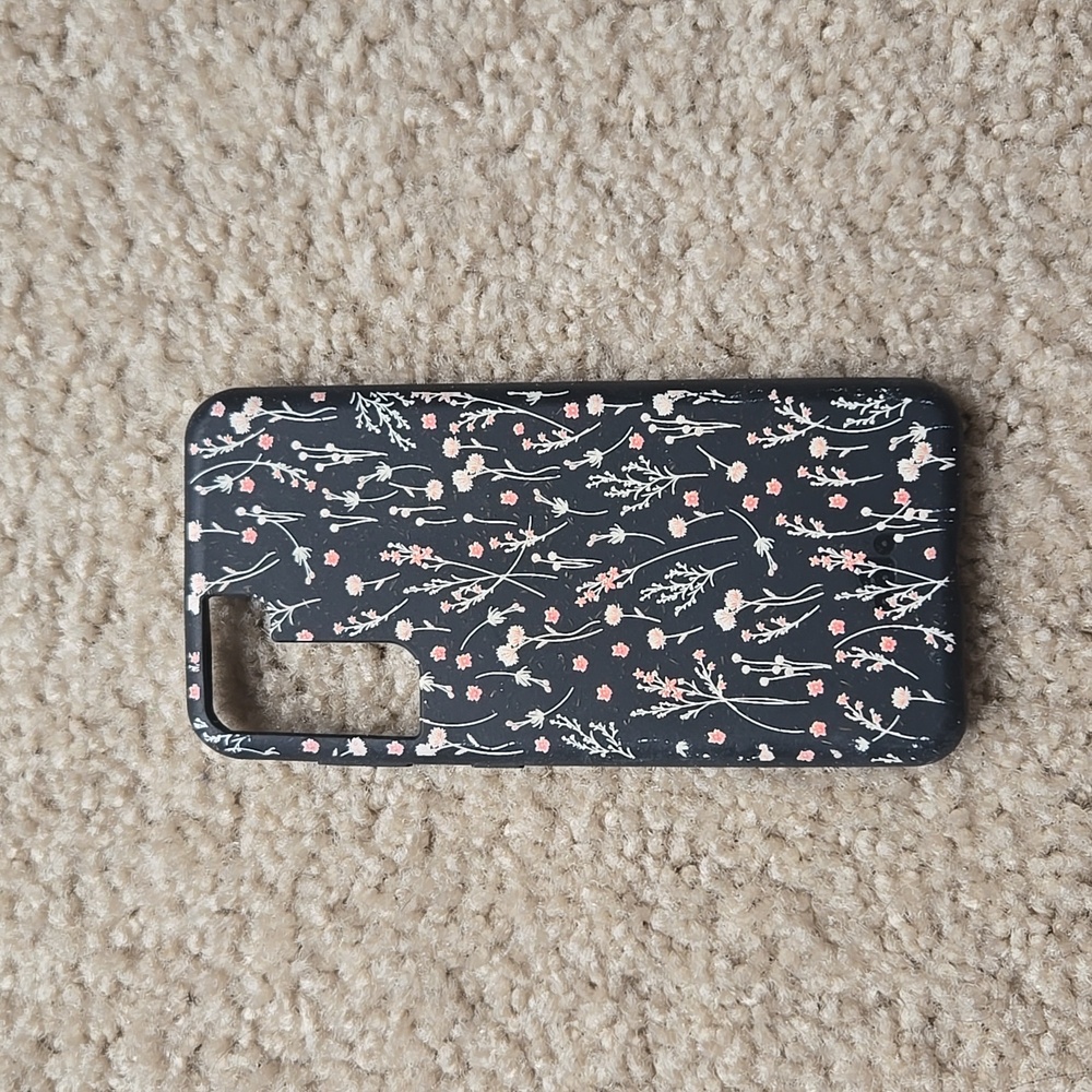 Pela Samsung Galaxy S21 Case. Black floral